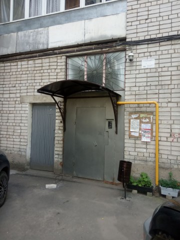 Навес над входом в подъезд